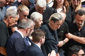H πρώτη δήλωση της Μαρίας Μαζωνάκη μετά τον θάνατο του αδερφού της - Τι ζητά για το ζευγάρι των γιατρών