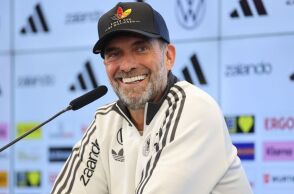 Ο Γιούργκεν Κλοπ κάλεσε την Εθνική Γερμανίας να εκφράσει μια θετική πατριωτική ταυτότητα απέναντι στην πολιτική έξαρση της ακροδεξιάς.