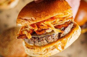 15 στέκια που ξέρουν τι πάει να πει καλό burger