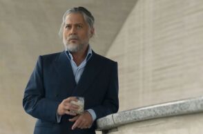 Η Lionsgate δημοσίευσε το τρέιλερ του «Day Drinker», Επιστροφή στο Χόλιγουντ με σκοτεινό θρίλερ για τον Τζόνι Ντεπ - Συμπρωταγωνιστεί η Πενέλοπε Κρουζ.
