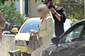 Η 56χρονη γιατρός που προφυλακίστηκε για την υπόθεση θανάτου του Γιώργου Μαζωνάκη