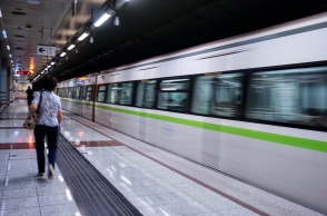 Συρμός σε σταθμό του Μετρό