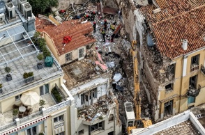 Το σημείο της κατάρρευσης του κτιρίου στην οδό Λυσικράτους στην Πλάκα
