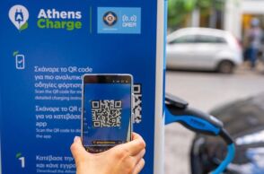 Από την 1η Οκτωβρίου ο Δήμος Αθηναίων θέτει σε λειτουργία το AthensCharge, επιτρέποντας στους οδηγούς να εντοπίζουν και να πληρώνουν τη φόρτιση.