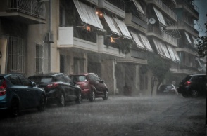 Δρόμος εν μέσω ισχυρής καταιγίδας