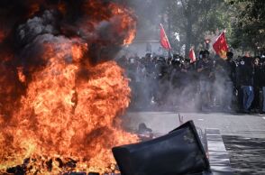 Χάος στη Γαλλία: Εξαπλώνονται οι μαθητικές κινητοποιήσεις, 2.000 προσαγωγές, 305 τραυματίες αστυνομικοί