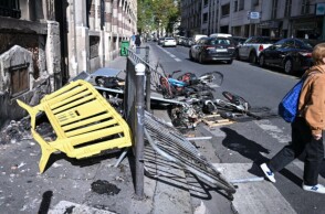 Καταστροφές μετά τις μαθητικές διαδηλώσεις στη Γαλλία