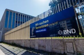Συνελώην αρχηγός της BND, Άουγκουστ Χάνινγκ, κατηγορούμενος για αγορά και μεταπώληση απόρρητων κρατικών εγγράφων.