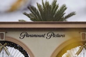 Ολοκληρώθηκε η εξαγορά της Warner Bros Discovery από την Paramount Skydance έναντι 110 δισ. δολαρίων, αλλάζοντας τις ισορροπίες στο Χόλιγουντ