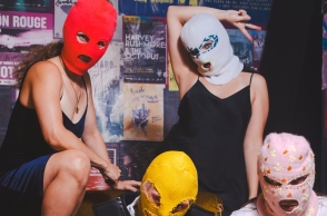 Οι Pussy Riot μιλούν στην ATHENS VOICE για την εξορία, την αντίσταση και το «Riot Days», λίγες ώρες πριν τη συναυλία τους στο gazarte ground stage της Αθήνας.