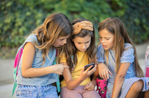 Τέλος τα social media για παιδιά κάτω των 15 ετών: Τι αλλάζει από την 1η Ιανουαρίου 2027