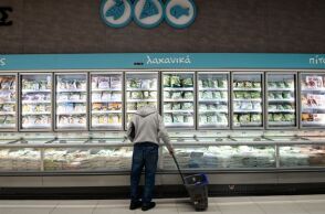 Το 7,5% του πληθυσμού στην Ελλάδα αντιμετώπισε μέτρια ή σοβαρή ανεπάρκεια τροφής το 2025, σύμφωνα με τα νέα στοιχεία που δημοσίευσε η ΕΛΣΤΑΤ.