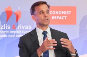 Ο Τζόσουα Χακ είναι ο νέος Πρέσβης των ΗΠΑ στην Ελλάδα μετά την αποπομπή της Kίμπερλι Γκίλφοϊλ