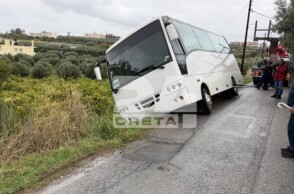 Λεωφορείο στην Κρήτη βγήκε εκτός δρόμου