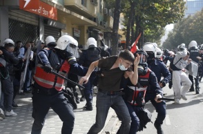 Διαδηλωτές στην Αλβανία