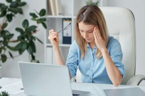 Η ΕΛΣΤΑΤ καταγράφει ότι 33% των εργαζομένων δυσκολεύονται να συνδυάσουν εργασία και φροντίδα οικογένειας - Μεγαλύτερη πίεση στις γυναίκες και στους 35–44 