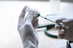 Τα εμβόλια κατά της γρίπης, της Covid-19, του έρπητα ζωστήρα και του RSV προσφέρουν σημαντική προστασία και από καρδιαγγειακές επιπλοκές.