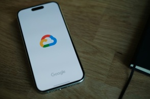 Το λογότυπο του Google Cloud στην οθόνη κινητού