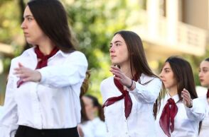 Μαθητές από 22 σχολεία συμμετείχαν στην παρέλαση της Θεσσαλονίκης για την 28η Οκτωβρίου, παρουσία εκπροσώπων της πολιτικής και αυτοδιοικητικής ηγεσίας.