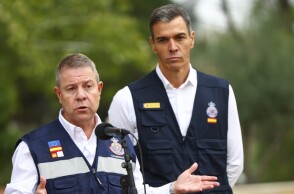 Ο πρωθυπουργός της Ισπανίας Πέδρο Σάντσεθ στον τόπο της σιδηροδρομικής τραγωδίας