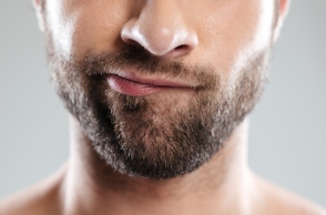 Γιατί οι πολιτικοί εμφανίζονται αξύριστοι στις καταστροφές;