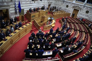 Τέμπη: Ενός λεπτού σιγή στη Βουλή στη μνήμη των 57 θυμάτων