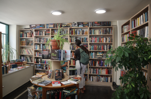 Το Book Garden στο Κουκάκι είναι το φιλανθρωπικό βιβλιοπωλείο της Αθήνας