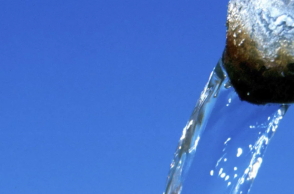 Νερό: φθηνό, κρατικό και βρώμικο;