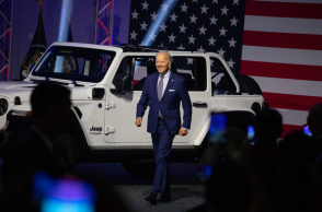 Ο Τζο Μπάιντεν στο Detroit Auto Show