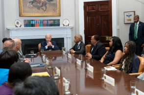 O Τζο Μπάιντεν δέχτηκε στο Λευκό Οίκο την οικογένεια του Μάρτιν Λούθερ Κινγκ