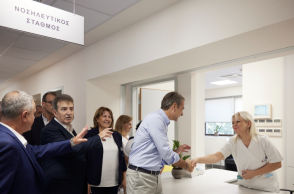 Επίσκεψη Μητσοτάκη στο νοσοκομείο Παπανικολάου της Θεσσαλονίκης