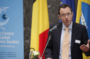 O καθηγητής Geert Van Calster, Επικεφαλής του Τμήματος Ευρωπαϊκού και Διεθνούς Δικαίου στο Πανεπιστήμιο της Λουβέν, μιλάει για την αρχή «ο ρυπαίνων πληρώνει».