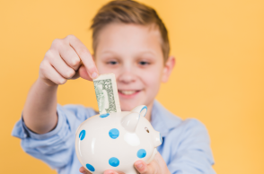 Χαρτζιλίκι: Πώς θα μάθουμε στα παιδιά να διαχειρίζονται τα χρήματα