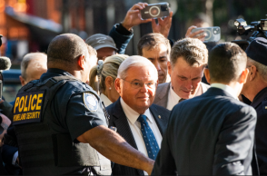 Ελεύθερος με εγγύηση ο Ρόμπερτ Μενέντεζ, που δήλωσε αθώος