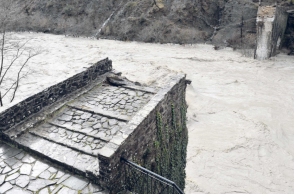 Ώρες αγωνίας για τον Σπερχειό -  Στο όριο υπερχείλισης ο ποταμός