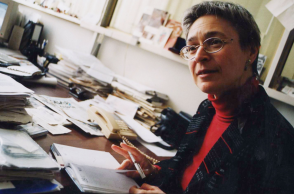 Σαν σήμερα, 7 Οκτωβρίου, πέφτει νεκρή η μαχητική Ρωσίδα δημοσιογράφος Άννα Πολιτκόφσκαγια