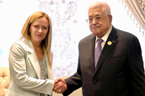 Στο περιθώριο της διεθνούςδιάσκεψης που οργανώθηκε στο Κάιρο, η Τζόρτζια Μελόνι είχε διμερή συνάντηση με τον Παλαιστίνιο Πρόεδρο Μαχμούντ Αμπάς