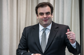 Πιερρακάκης στον ΣΚΑΪ: Δωρεάν ψηφιακό φροντιστήριο μέσω κινητού – Επιθυμούμε να αλλάξουμε το Άρθρο 16