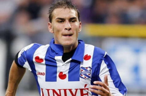 Ντοστ: Κατέρρευσε, ανέκτησε τις αισθήσεις του κι αποχώρησε με φορείο από τον αγωνιστικό χώρο