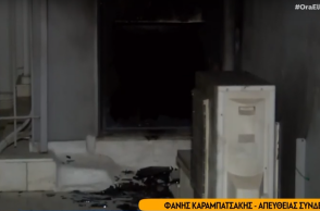 Σημάδια και μικρές υλικές ζημιές μετά την έκρηξη έξω από τα γραφεία ναυτιλιακής εταιρείας στον Πειραιά