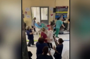 Στιγμιότυπο από βίντεο στο οποίο καταγράφηκε το χριστουγεννιάτικο πάρτι στον Ερυθρό Σταυρό