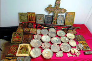 Αρχαία αντικείμενα, εικόνες και όπλα κατάσχεσαν οι αρχές από το σπίτι 70χρονης στη Θεσσαλονίκη