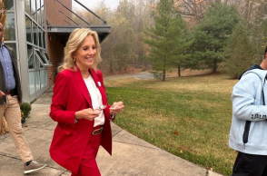 Εκλογές ΗΠΑ 2024: Στα κόκκινα η Τζιλ Μπάιντεν - Γιατί όλοι μιλούν σήμερα για το ντύσιμό της