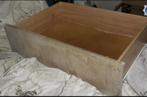 Το συρτάρι στο οποίο η μητέρα έκρυβε το κοριτσάκι