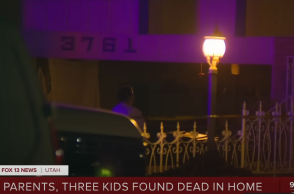 Αστυνομικές δυνάμεις έξω από το σπίτι της πενταπλής δολοφονίας στη Γιούτα