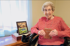 Γυναίκα 100 ετών γράφει εδώ και 90 χρόνια καθημερινά στο ημερολόγιο της