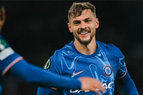 Οι παίκτες της Τσέλσι πανηγυρίζουν την πρόκριση στον τελικό του Conference League