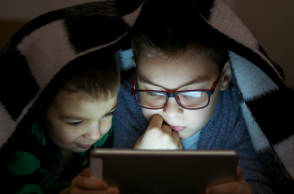 Ο κυβερνήτης του Τέξας υπογράφει νέο νόμο για την ασφάλεια των παιδιών στο διαδίκτυο