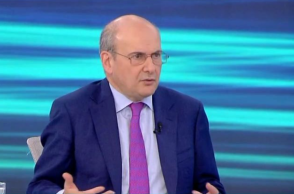 Χατζηδάκης για Basket League: Η κυβέρνηση θέλει να προστατεύσει το μπάσκετ