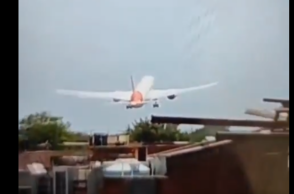 Ινδία: Η στιγμή της συντριβής του αεροσκάφους με τους 242 επιβάτες κατά την απογείωση